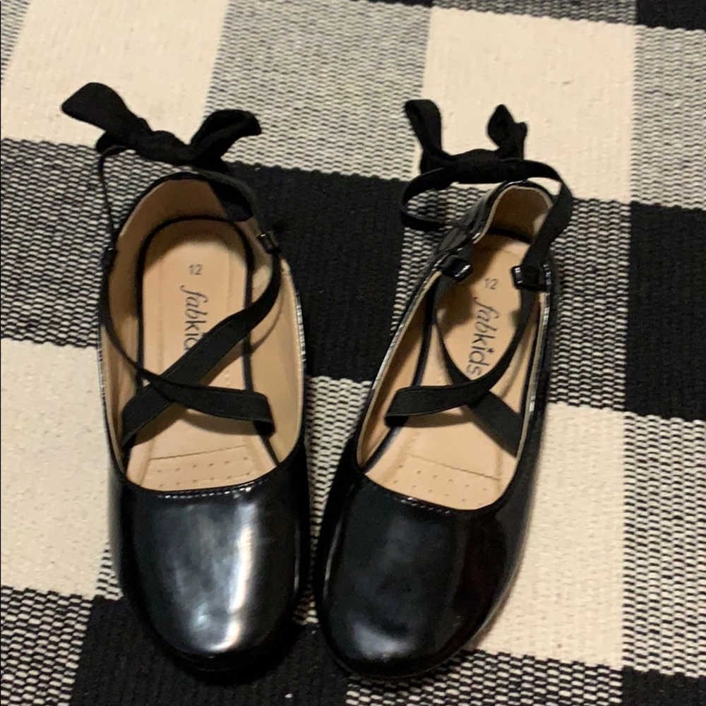 FabKids Patent Leather Ballet Flats with Bow